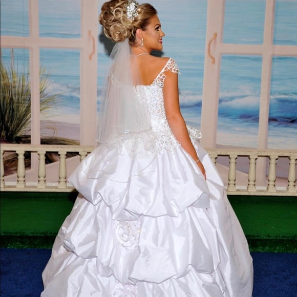 Wedding dress with receipt attached - Picture 2 of 8